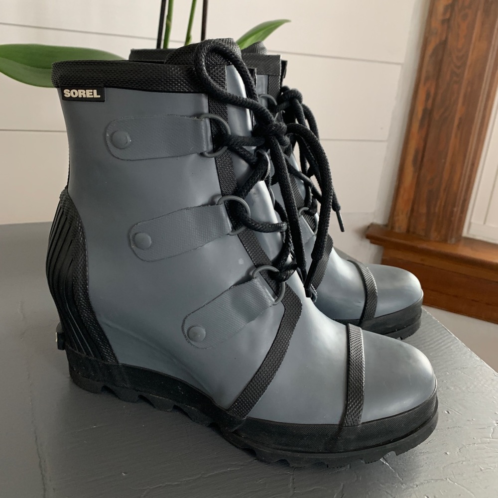 Sorel wedge Rain Booties Great Used Condition